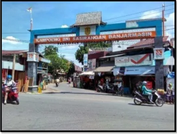 Gambar 1: Gapura Kampung Sasirangan Banjarmasin (Sumber: Dokumentasi Noor Kholis, 10 Desember 2015) 