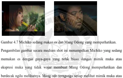 Gambar 4.7 Michiko sedang makan es dan Mang Odong yang memperhatikan. 