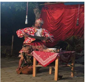 Gambar V: Gerak penari sebagai Wanakirun (Dok: Arip, 2014) 