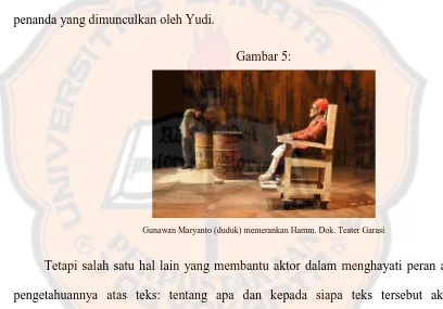 Gambar 5:Gunawan Maryanto (duduk) memerankan Hamm. Dok. Teater Garasi