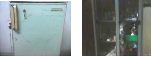 Gambar 4 Tempat penyimpanan, kulkas (sebelah kiri) dan lemari biasa 