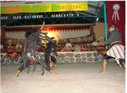 Gambar 11. Juru kunci, Perangkat Desa,  