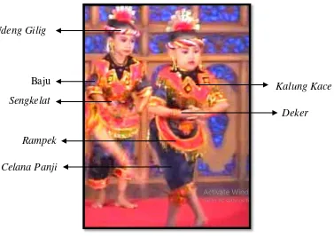 Gambar II : Dikenakan Pada Lomba Tari Kelompok di Kabupaten Tulungagung Tahun 2004 Kostum Tari Rampak yang  Tari Kreasi Baru Tingkat Nasional II  (Dok: Sanggar Tari Kembang Sore) 