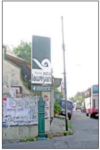 Gambar I:     biilboard  Batik Putra Laweyan    yang di tempatkan di jalan dr. Radjiman 