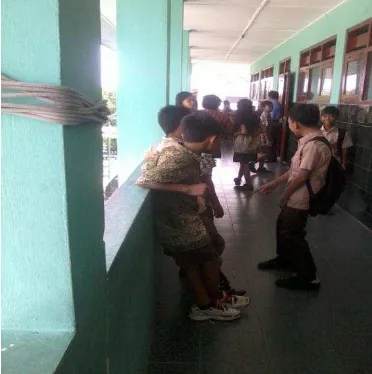 Gambar 6. Seragam siswa tidak sesuai ketentuan 