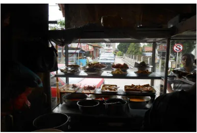 Gambar 5. Kondisi tempat sampah pada salah satu warung makan pasar                   tradisional KecamatanTigapanah 