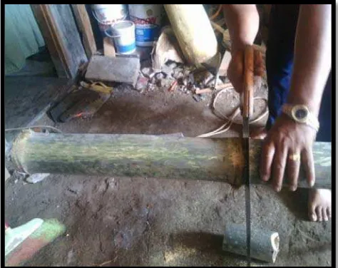 Gambar 3.14: Cara Memotong Ujung Pangkal Bambu  