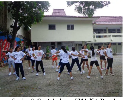 Gambar 7: Contoh dance SMA N 1 Depok 