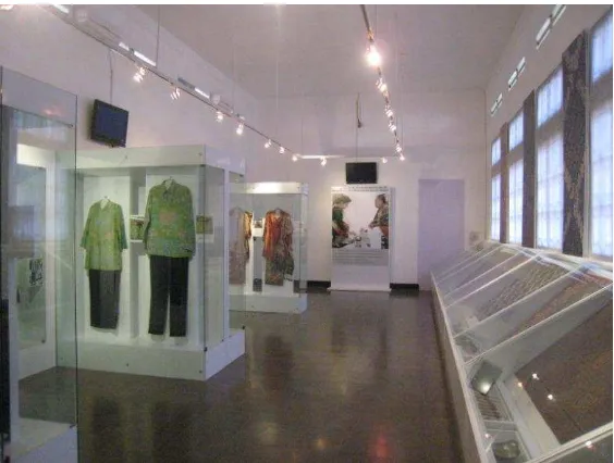 Gambar 2.4 : Ruang Koleksi Batik Tokoh Sumber : Museum Batik Pekalongan 