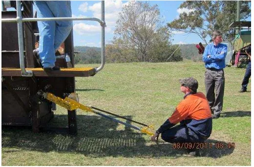 Figure 8 -Shows the gap between the sub structure of the box and the head bale that allows for vertical head movement