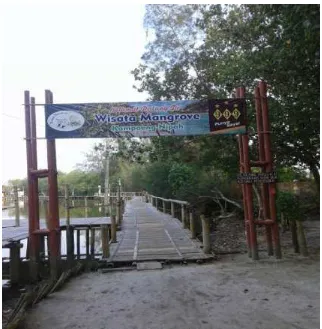 Gambar 3.1. Pintu Masuk Tracking Wisata Mangrove Kampoeng Nipah Sumber: Dokumen Pribadi  