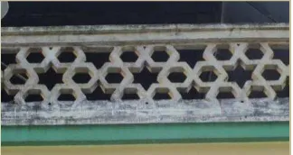 Gambar 53: Ornamen Geometris Pada Bagian Plafon Serambi Masjid 