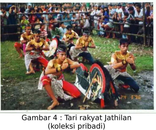 Gambar 4 : Tari rakyat Jathilan