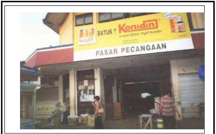 Gambar 2. Foto Bangunan Pasar Pecangaan (Mei 2005) 