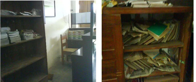 Gambar 1. Tempat baca di ruang perpustakaan: satu bangku dan tikar di tengah                      Ruang 