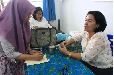 Gambar 4 : Proses Wawacara dengan Dewan Guru di SD Swasta Model  Al-Azhar Medan 