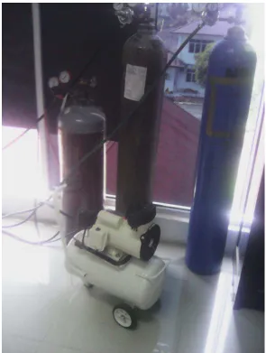 Gambar 2. Tabung Gas dan Desikator 