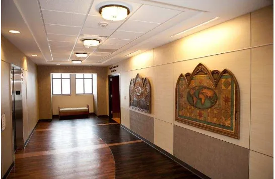 Gambar 3.10. Pemasangan Karya Seni di Koridor Sanford Heart Hospital 