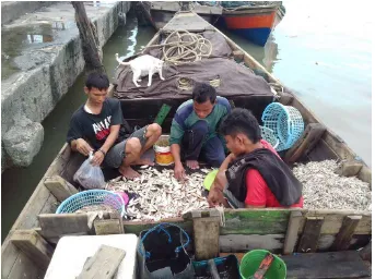 Gambar 2. Perahu informan kedua ( Yus ) sedang ditepikan usai melaut. 