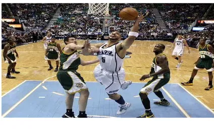 Gambar 7. Pelaksanaan lay up shoot kiri (basketball-buff.blogspot.co.id) 