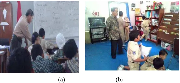 Gambar 3.(a) Guru melakkukan pendampinngan di kelas, (bb) guru juga 