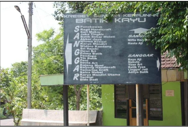 Gambar 16. Papan nama 31 sanggar di Desa Krebet (Dokumentasi: Mochammad Rinto S, Desember 2012) 
