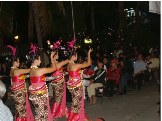 Gambar 3. Ragam gerak kengser tabur bunga.  
