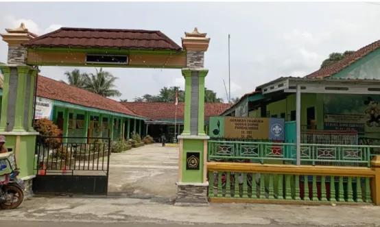 Gambar 2 Foto bangunan tampak samping MI Ma’arif  NU Darul Abror,  Kedungjati, Bukateja, Purbalingga