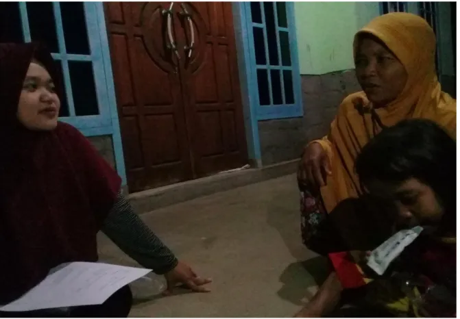 Gambar ke 3. Wawancara dengan Ibu Ismiatun dan Nisa Nur Rohmah (4 Tahun) 