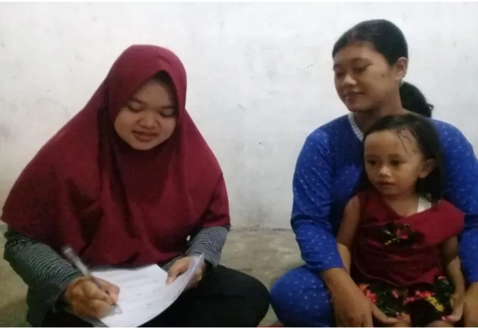 Gambar 5. Wawancara dengan Ibu Pita Loka dan Prita Aisya Ramadhani (3 Tahun). 