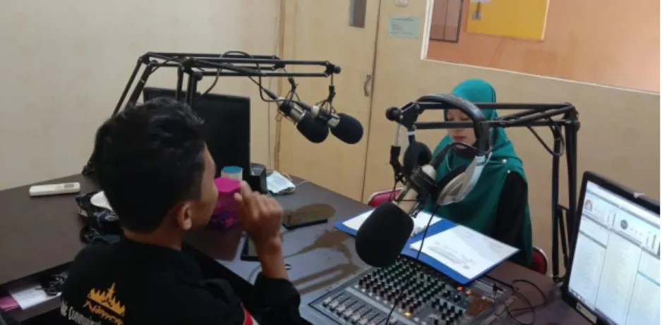 Foto  wawancara  dengan  Muhammad  Abdul  Hasyim  Penyiar  di  Radio  Shawtuna  90,5 FM 