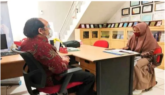 Foto 1. Wawancara dengan Bapak Hendi Prayogi selaku Kepala  Bursa Efek Indonesia Kantor Perwakilan Lampung 