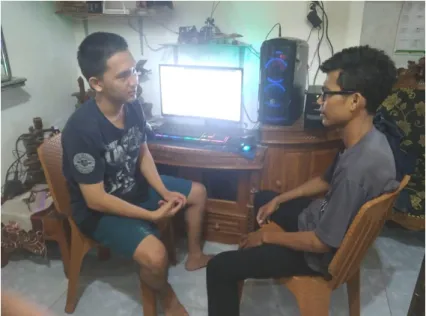 Foto 5. Wawancara dengan Zamza, pemain Cryptocurrency di Sekampung 