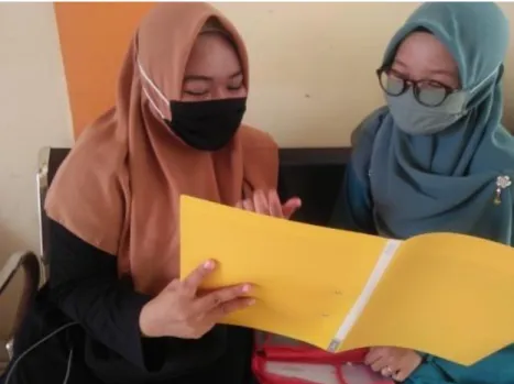 Foto 3.  Wawancara dengan Mahasiswa Jurusan S1  Perbankan Syariah IAIN Metro Angkatan 2016 