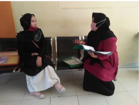 Foto 4.  Wawancara dengan Mahasiswa Jurusan S1  Perbankan Syariah IAIN Metro Angkatan 2016 