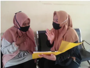 Foto 7.  Wawancara dengan Mahasiswa Jurusan S1  Perbankan Syariah IAIN Metro Angkatan 2016 