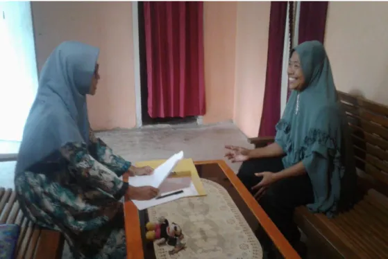 Gambar 6. Wawancara dengan Ibu Siti Komariah tanggal 8 Desember 2018 