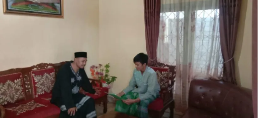 Gambar 3. Dokumentasi wawancara dengan Bapak Oding, orangtua dari M. Irbil  Artanta. 
