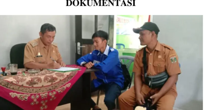 Gambar 1. Dokumentasi dengan Bapak Kepala  Desa dan Kepala Dusun 2, desa  Depokrejo. 