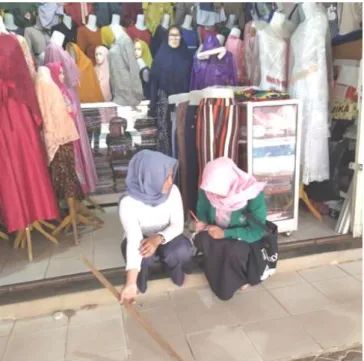 Foto 6.  Dokumentasi  hasil  wawancara  dengan  Ibu  Henti  Fitriana  selaku  Anggota  BMT  Al-Hasanah  KCP  Pekalongan