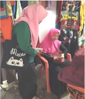 Foto 7.  Dokumentasi  hasil  wawancara  dengan  Ibu  Insiah  selaku Anggota BMT Al-Hasanah KCP Pekalongan