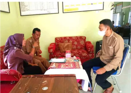 Foto  3. Wawancara dengan Bapak Hariyanto, Sekretaris Desa Sumber Baru 