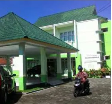 Gambar 1. Bagian depan Kantor                Kecamatan Ngaglik Kabupaten Sleman              Kantor Kecamatan Ngaglik 