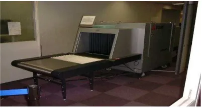 Gambar 1 menunjukkan mesin X-Ray Cabin yang biasa digunakan untuk memindai barang-barang bawaan penumpang yang akan memasuki kabin pesawat