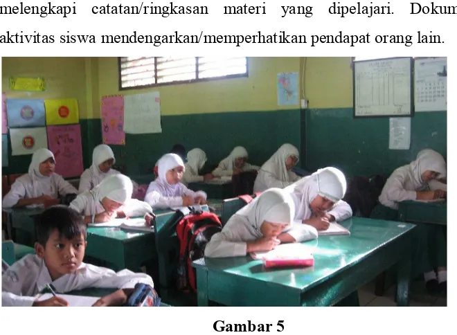 Gambar 5 Aktivitas Siswa Mendengarkan/Memperhatikan  