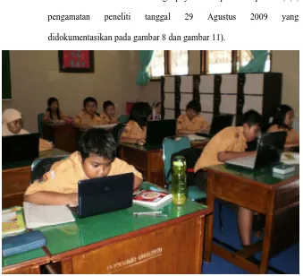 Gambar 9: Aktivitas belajar siswa dengan menggunakan laptop. 