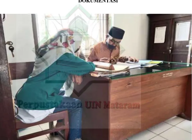 Gambar pertama: Berdiskusi dengan panitian lelang 
