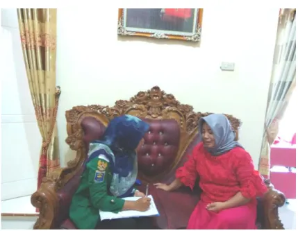 Foto 5. Wawancara dengan Ibu Suyati 