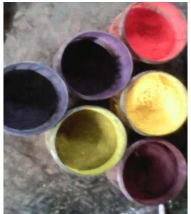 Gambar 3.9. Kuas untuk mencolet zat warna (sumber: Dokumentasi pribadi: 2015)  
