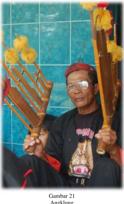 Gambar 21 Angklung 